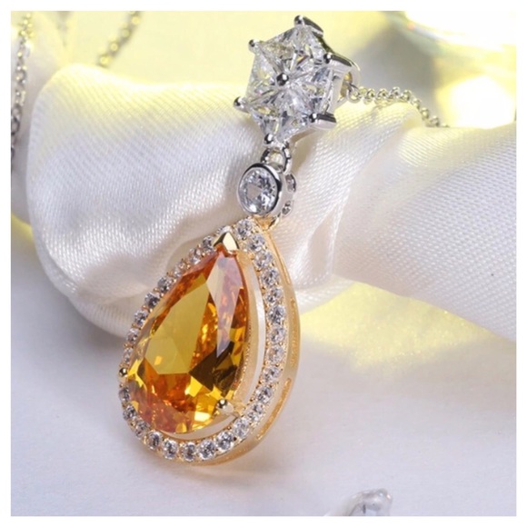🎁 Swarovski Crystals The Jaina Teardrop Necklace - Picture 5 of 5